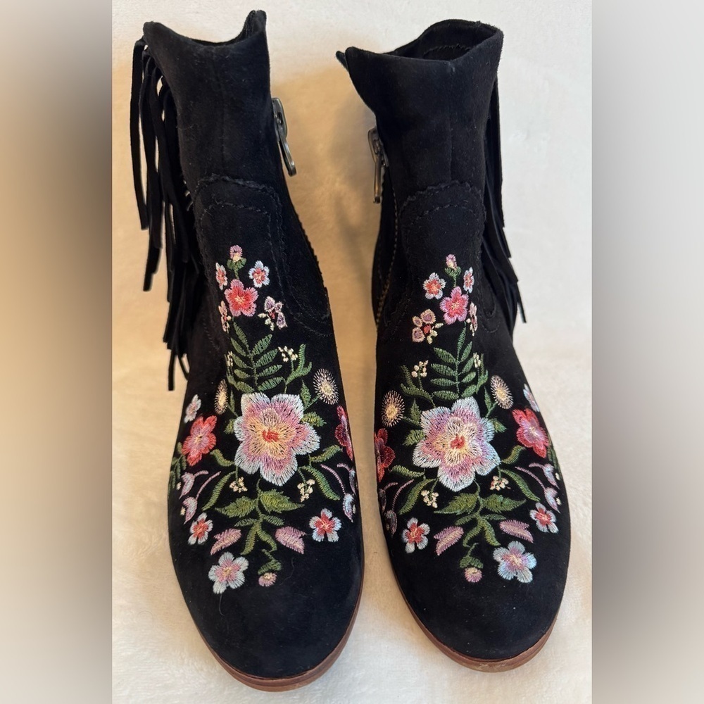 Sam Edelman Women’s Black Suede Floral Embroidered Fringe Booties Size 6.5 - Picture 4 of 9